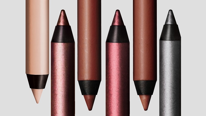 جديد M·A·C Kajal Excess longwear smoky eye liner​